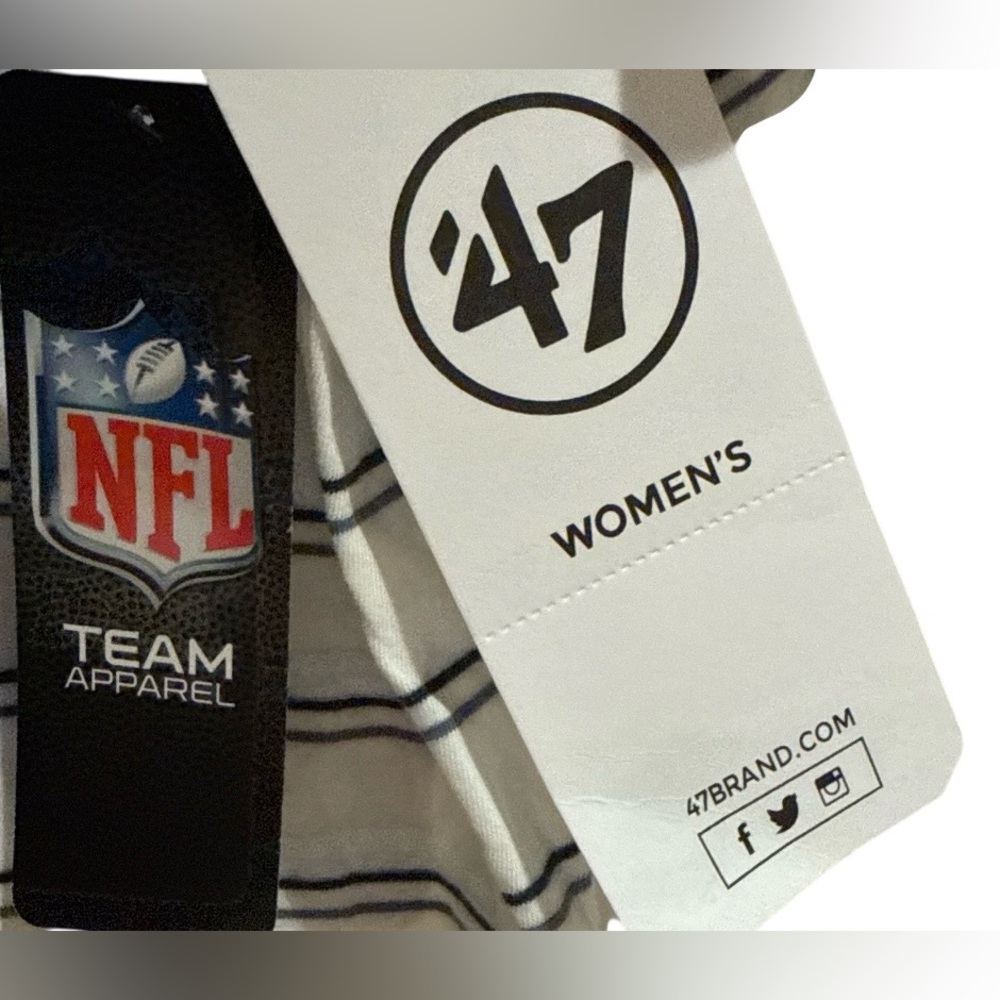 🆕 women’s New England Patriots striped Tshirt - Picture 4 of 6